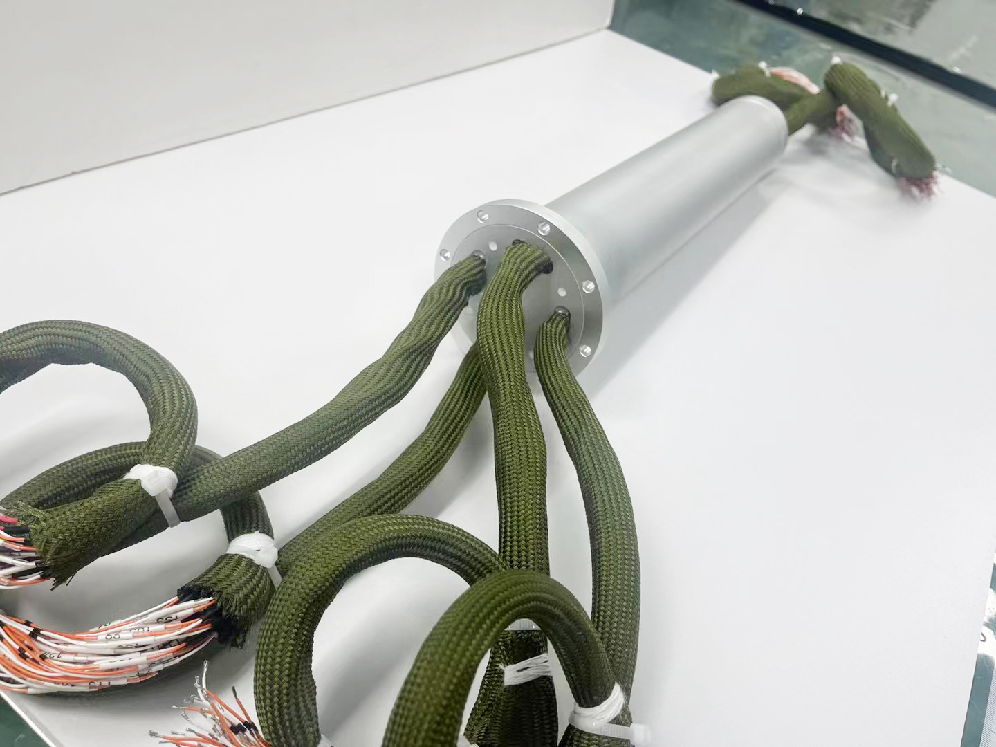 軍品級(jí)精密導(dǎo)電滑環(huán)JSHT070-180